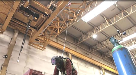 橋梁工程高空作業防墜器與安全帶連接筑牢安全防線