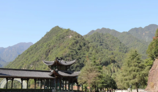 夢(mèng)為馬,廠為家—防墜器生產(chǎn)廠家組織工人游金華