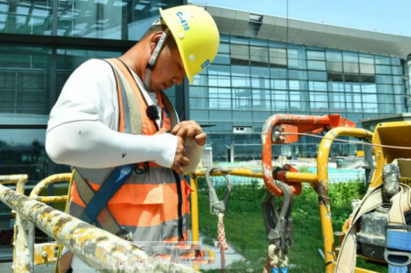 安全防墜器保障阜陽機場擴展工程順利進行