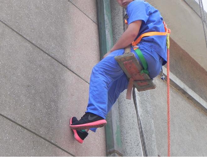 高空清洗作業安全防墜器防護指南